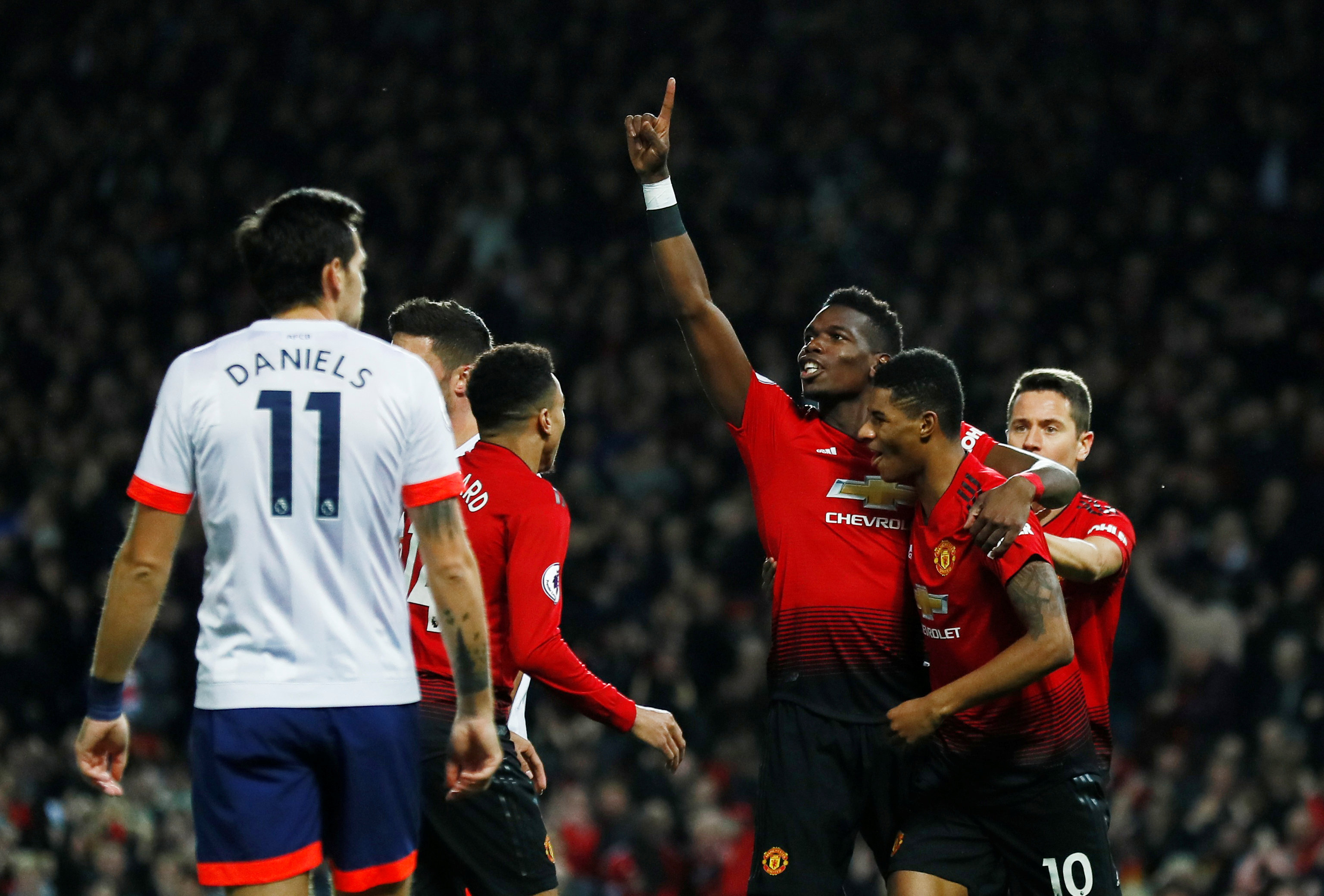 他帮助皇家 他帮助皇家