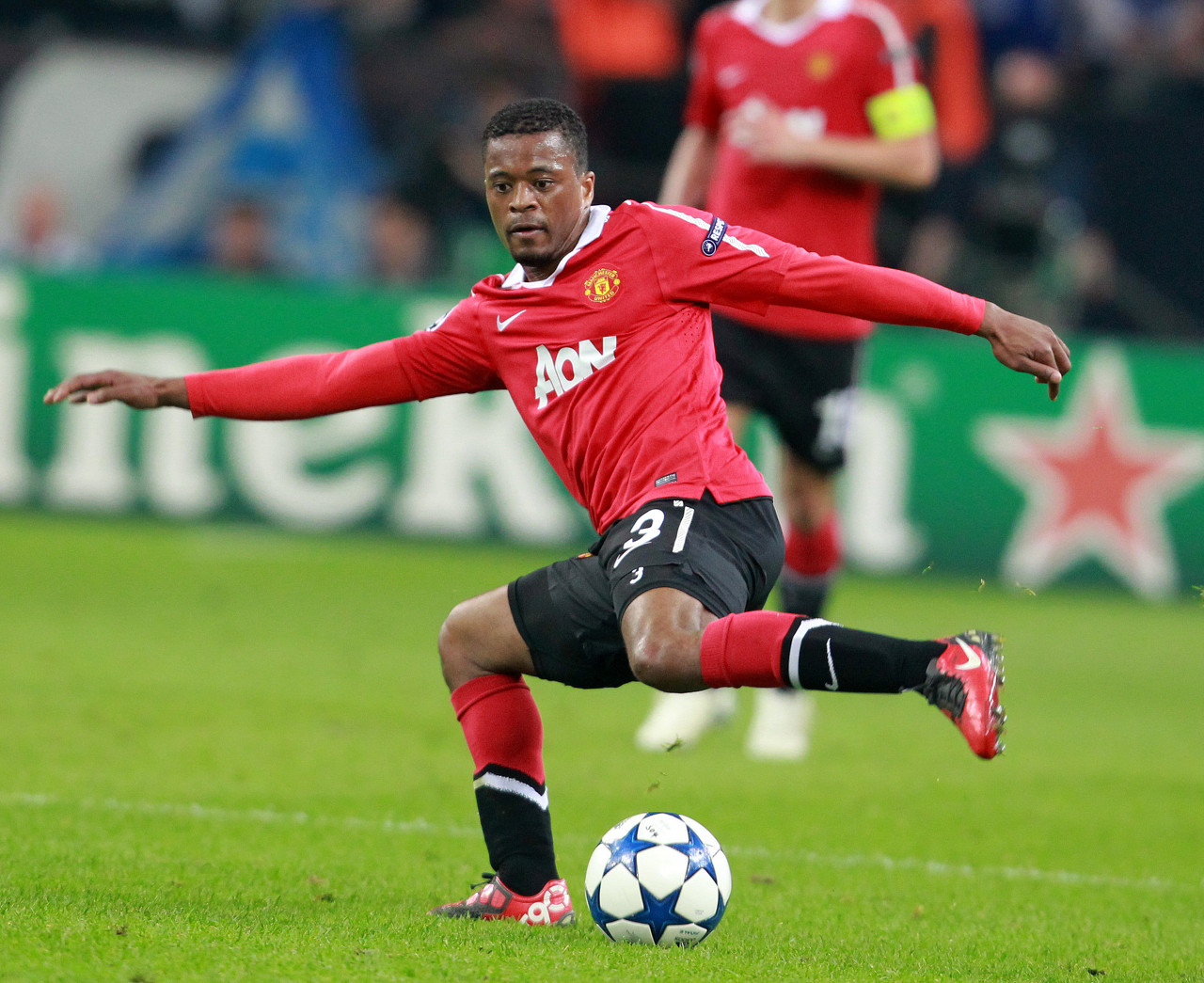 和后防线的 和后防线的